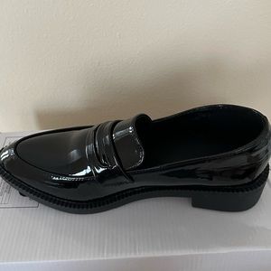 Minimalist slip on loafers